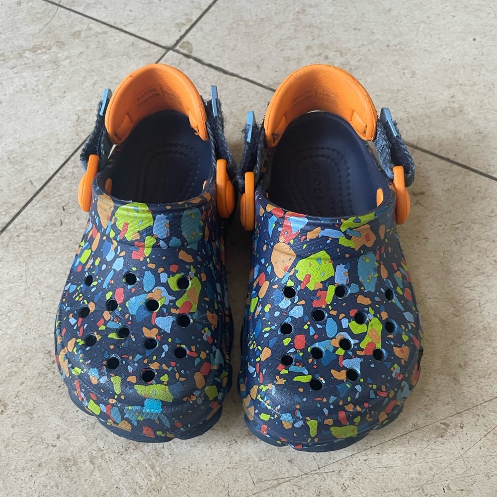 Kids crocs size 8